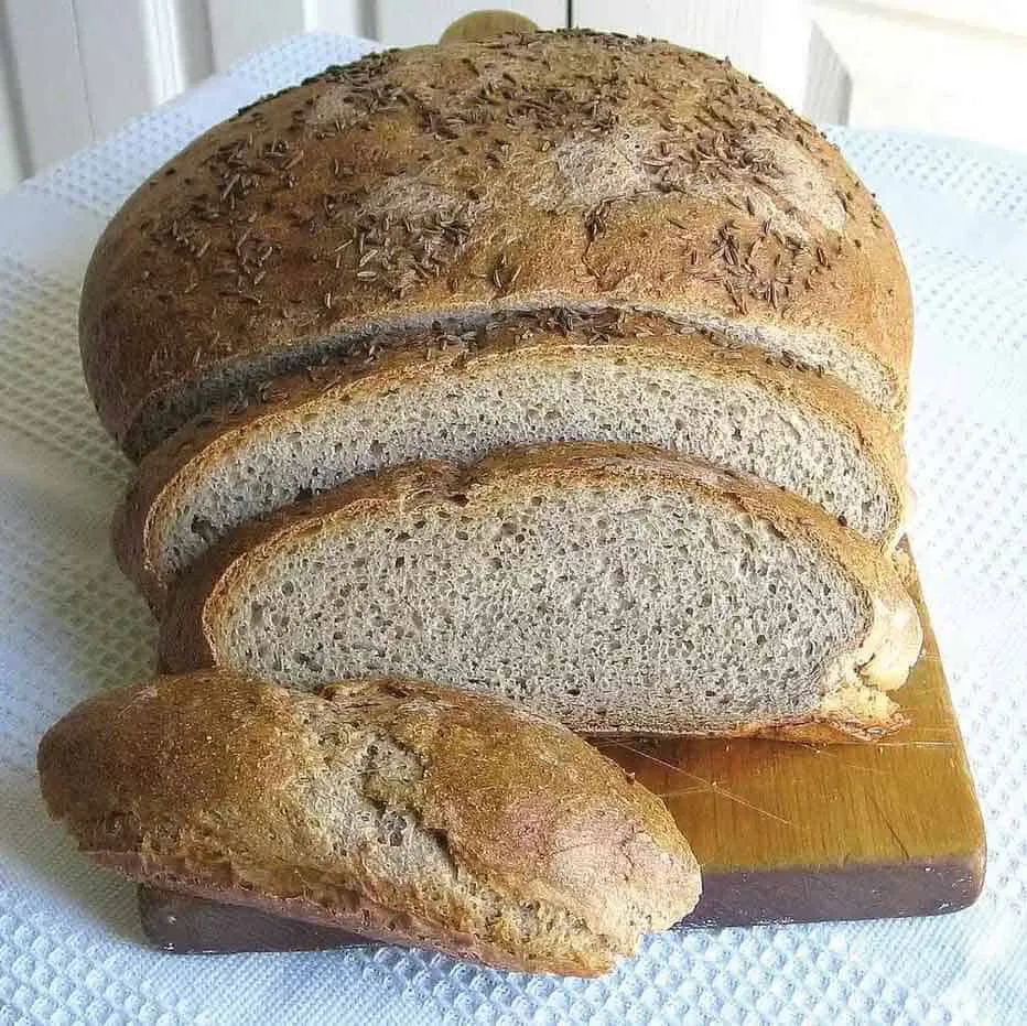Polish Sourdough Rye Bread (Chleb Na Zakwas Żytni)